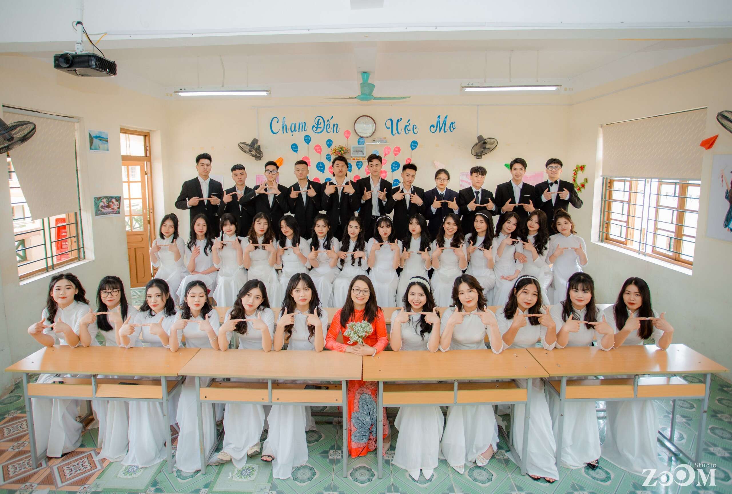 Anh_tap_the_12A4_Khoa_2019-2022_8c3bc