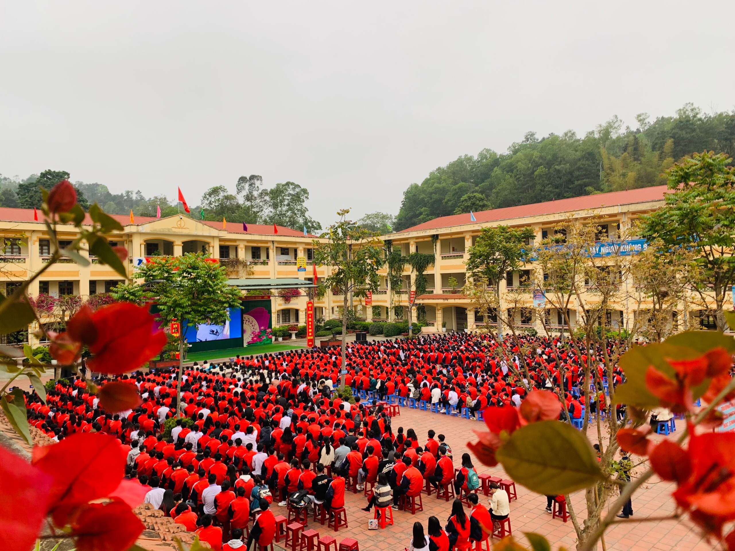 VÌ MỘT TRƯỜNG HỌC HẠNH PHÚC