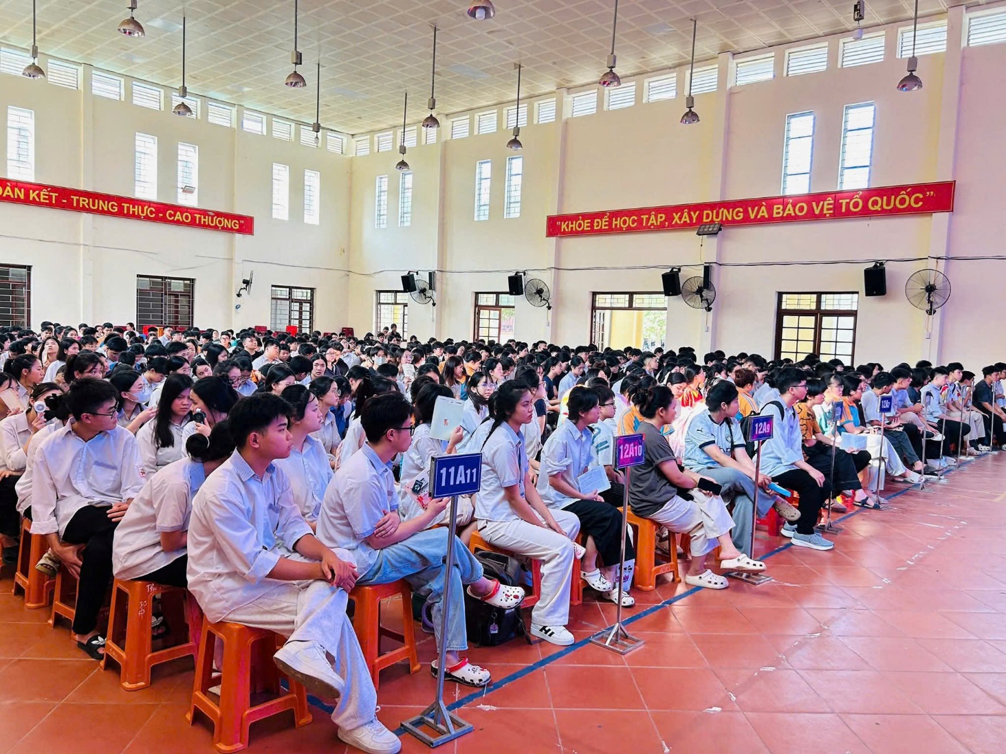 TRƯỜNG THPT HOÀNG VĂN THỤ TỔ CHỨC HỌC TẬP, QUÁN TRIỆT QUY CHẾ THI TỐT NGHIỆP THPT NĂM 2026 CHO HỌC SINH LỚP 12