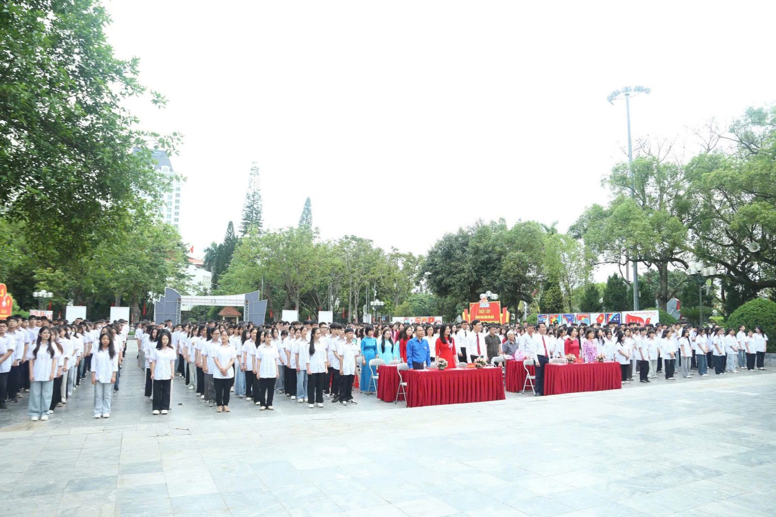THPT HOÀNG VĂN THỤ: DẤU ẤN THIÊNG LIÊNG NGÀY 19/5 VÀ NHỮNG “HẠT GIỐNG ĐỎ” TUỔI 18