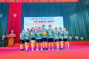 Khai mạc giải bóng chuyền hơi cán bộ - giáo viên - nhân viên