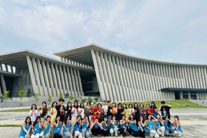 HOẠT ĐỘNG HỌC TẬP, TRẢI NGHIỆM Ở BẢO TÀNG QUÂN SỰ VÀ NHÀ TÙ HỎA LÒ