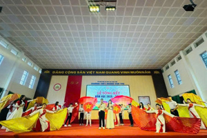 LỄ TỔNG KẾT NĂM HỌC 2025 – 2026: KHÉP LẠI MỘT NĂM HỌC NHIỀU DẤU ẤN DƯỚI MÁI TRƯỜNG THPT HOÀNG VĂN THỤ